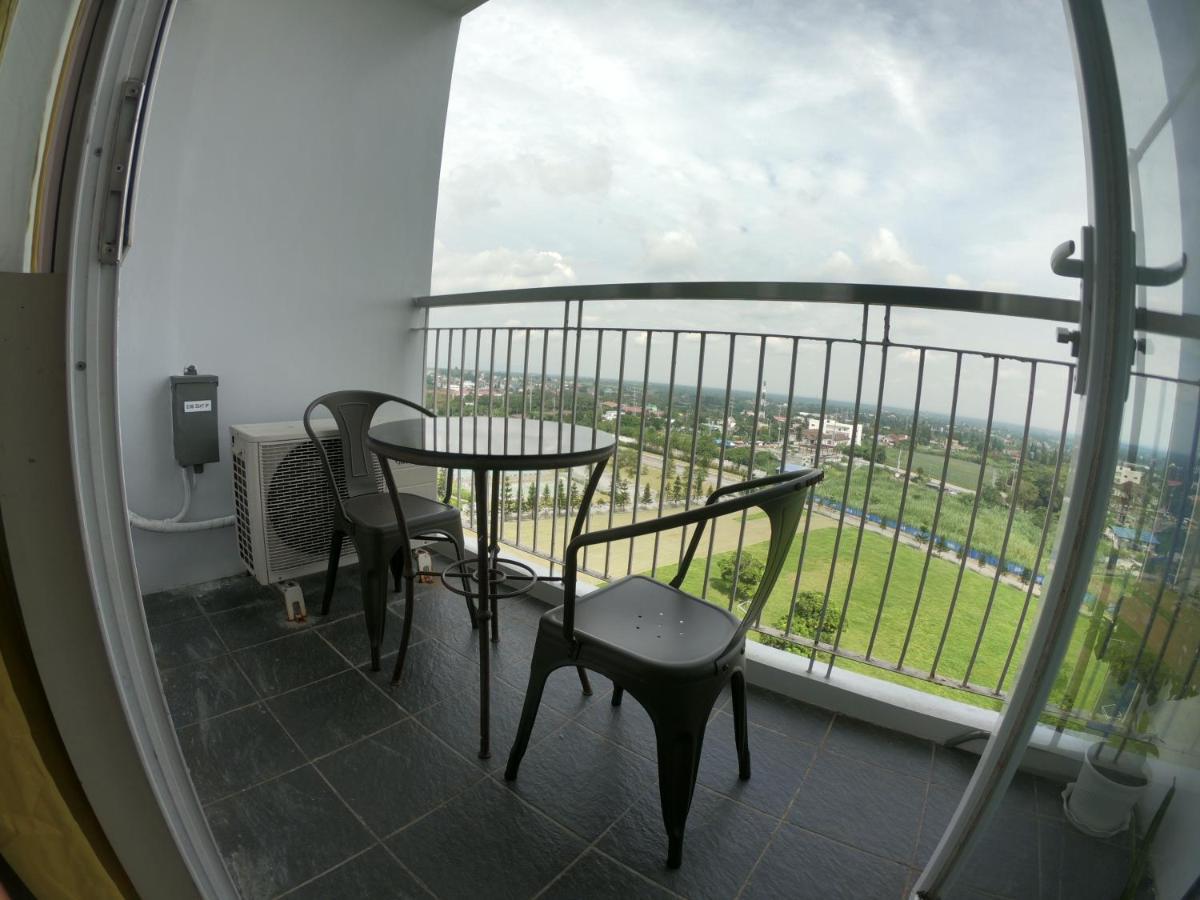 טגאיטאי Breezy Nest Staycation At Wind Residences Tagaytay מראה חיצוני תמונה