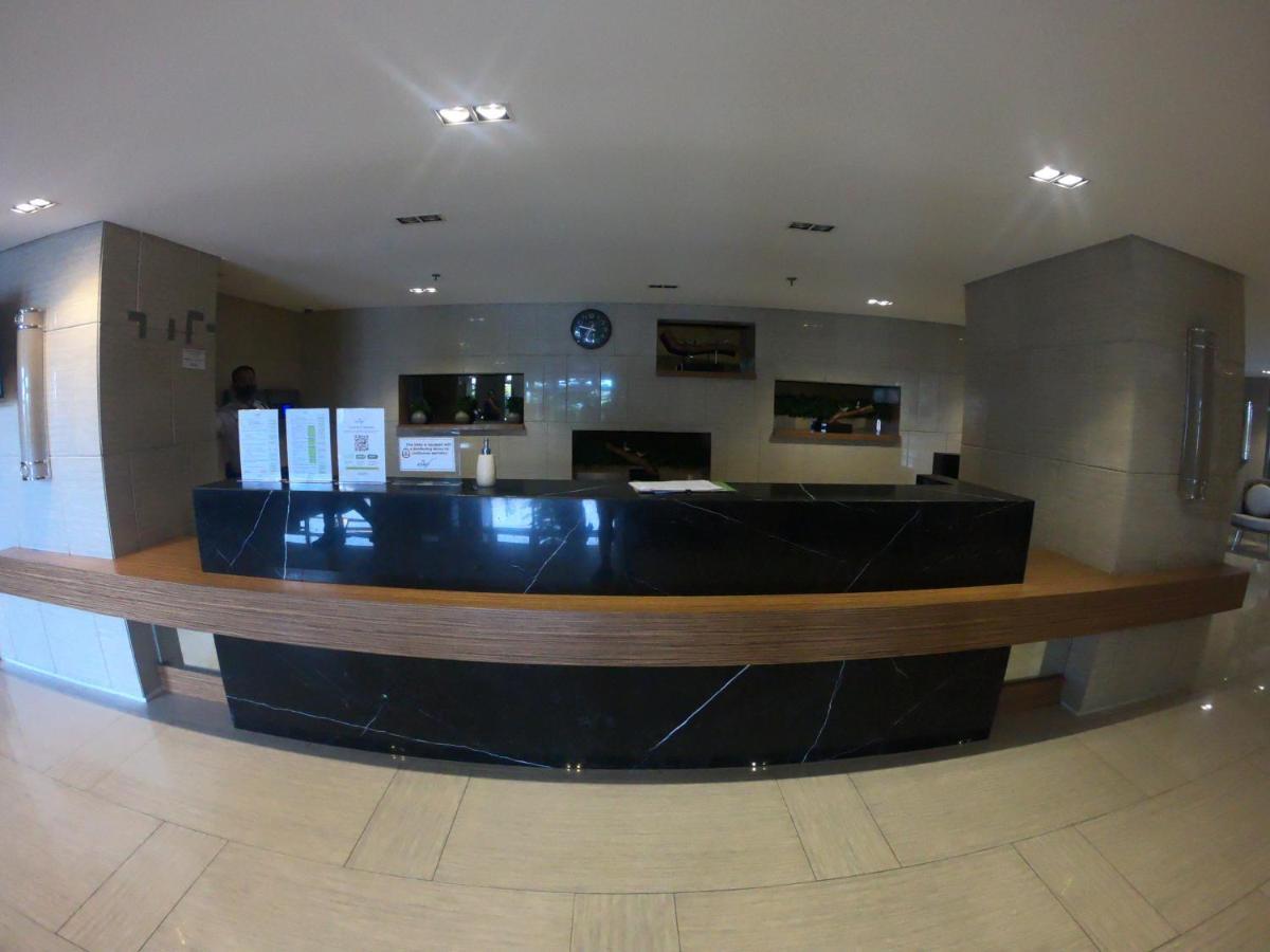 טגאיטאי Breezy Nest Staycation At Wind Residences Tagaytay מראה חיצוני תמונה