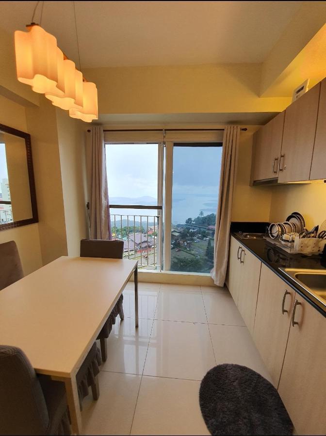 טגאיטאי Breezy Nest Staycation At Wind Residences Tagaytay מראה חיצוני תמונה