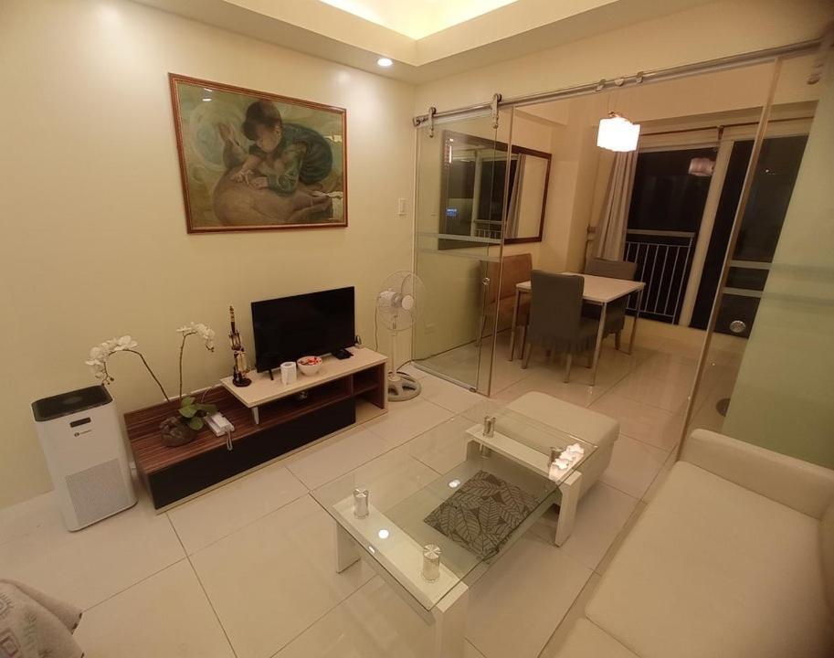 טגאיטאי Breezy Nest Staycation At Wind Residences Tagaytay מראה חיצוני תמונה