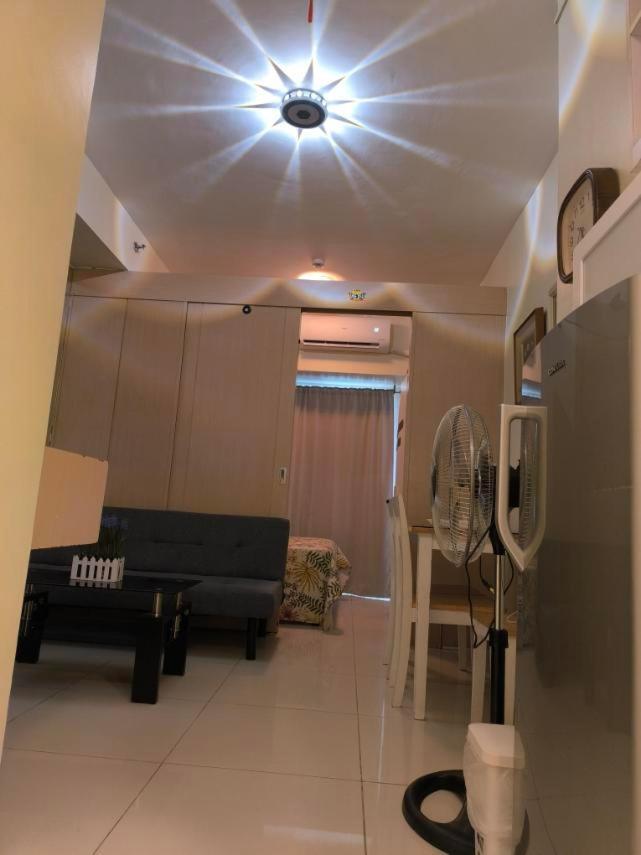 טגאיטאי Breezy Nest Staycation At Wind Residences Tagaytay מראה חיצוני תמונה