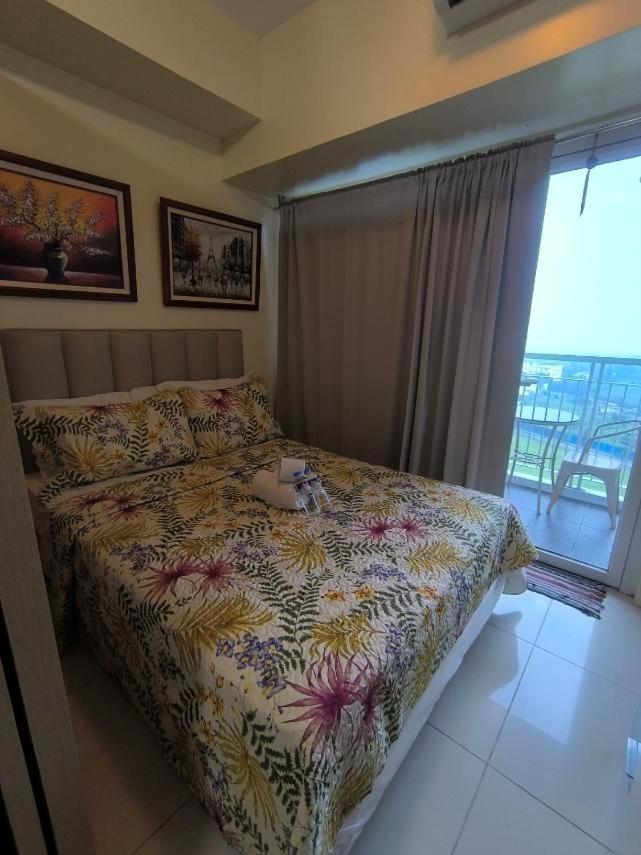 טגאיטאי Breezy Nest Staycation At Wind Residences Tagaytay מראה חיצוני תמונה